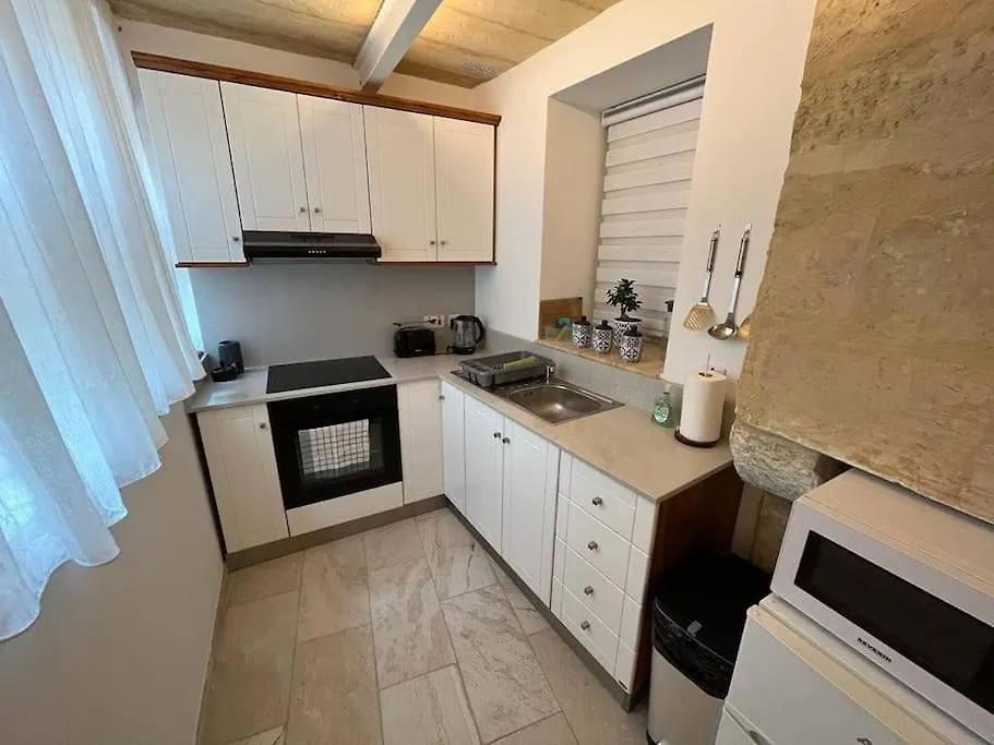 Charming 200 Year Old Cottage With Yard Zabbar 0*,