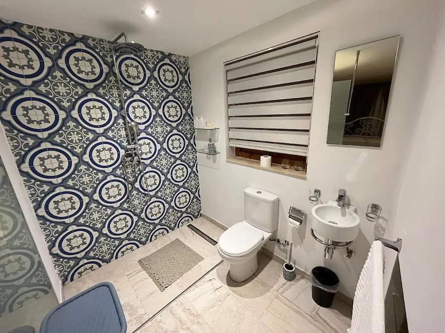 Charming 200 Year Old Cottage With Yard Zabbar Holiday home