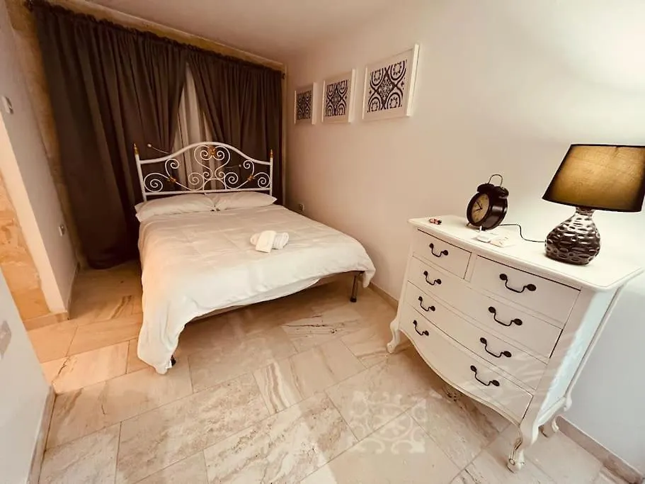 Holiday home Charming 200 Year Old Cottage With Yard Zabbar